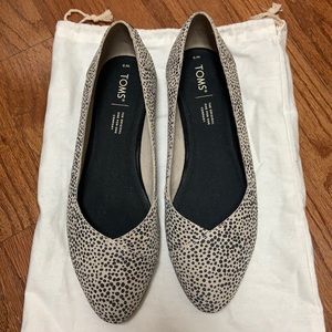 ONE DAY SALE!!!!!!!!Toms Julie Flats NWT